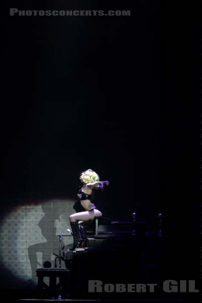 LADY GAGA - 2010-05-21 - PARIS - Bercy - 